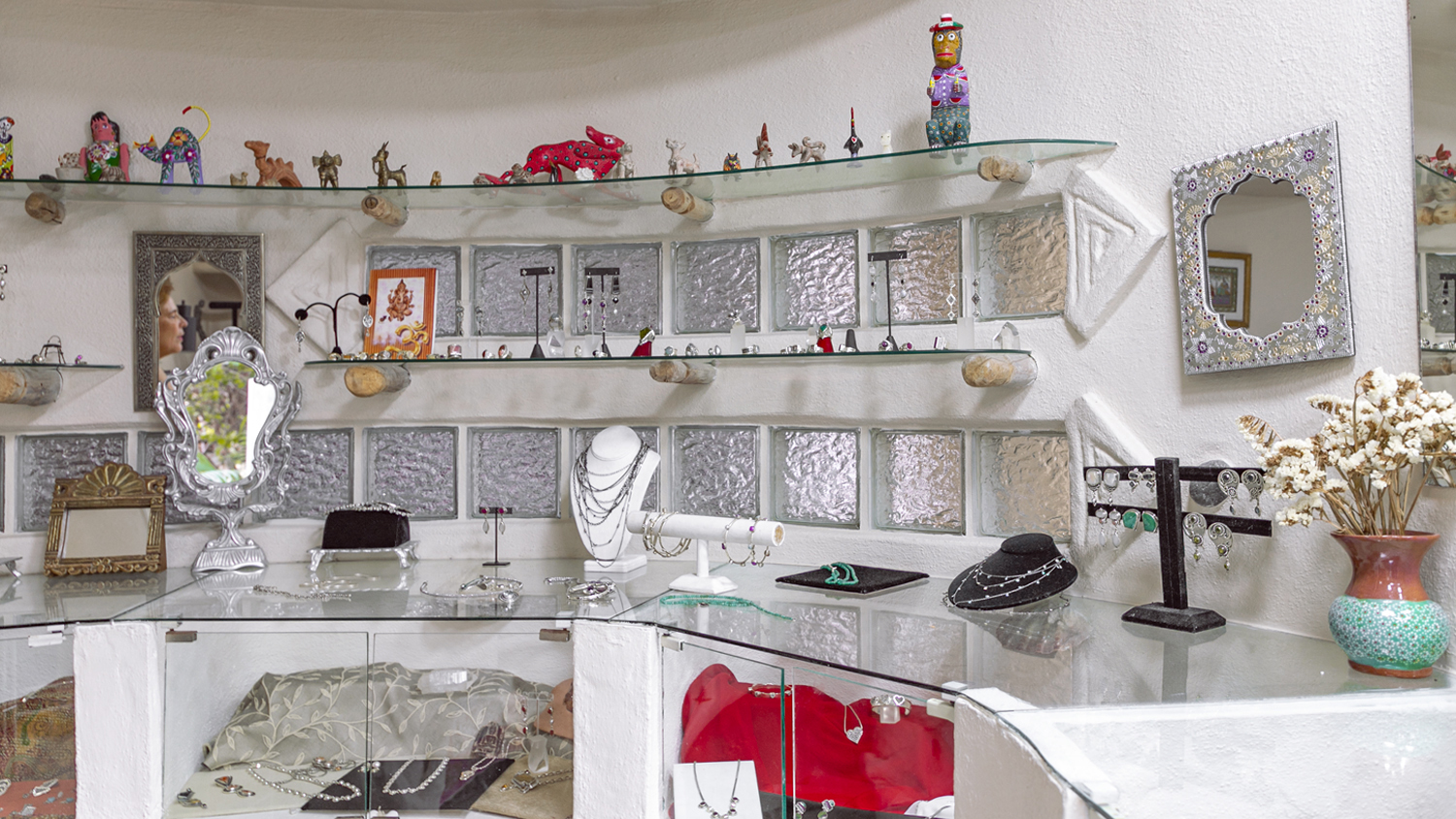Galería June Rosen Lopez Invita a su Holiday Open House