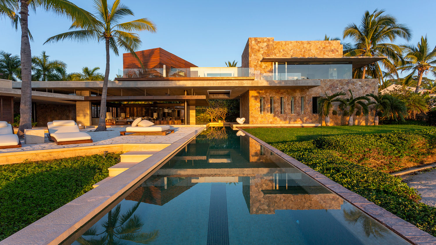 “The Podfather” Anuncia en Venta su Exclusiva Mansión de Punta Mita