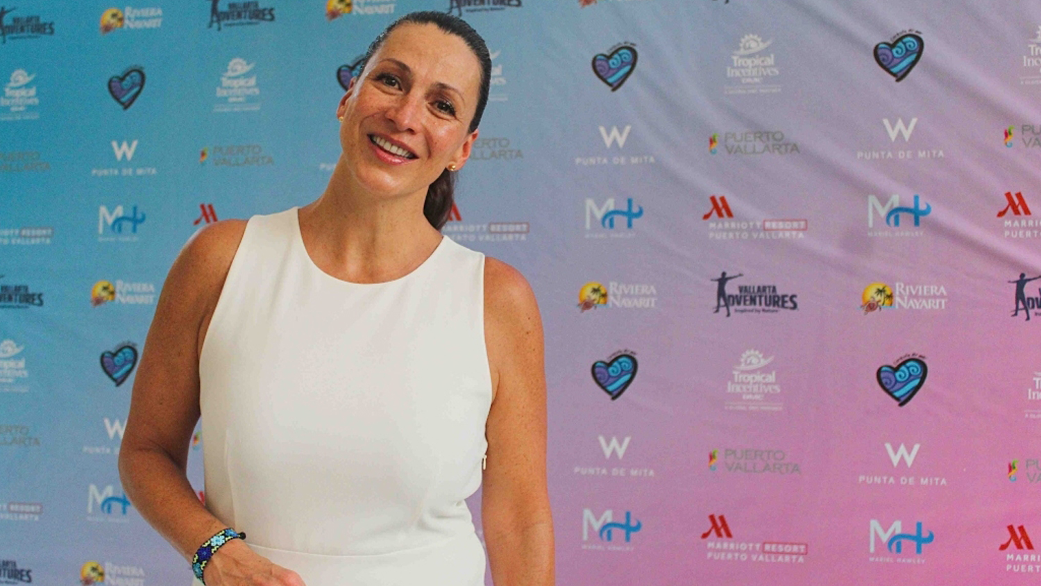 Mariel Hawley Seeks to Swim Across Banderas Bay