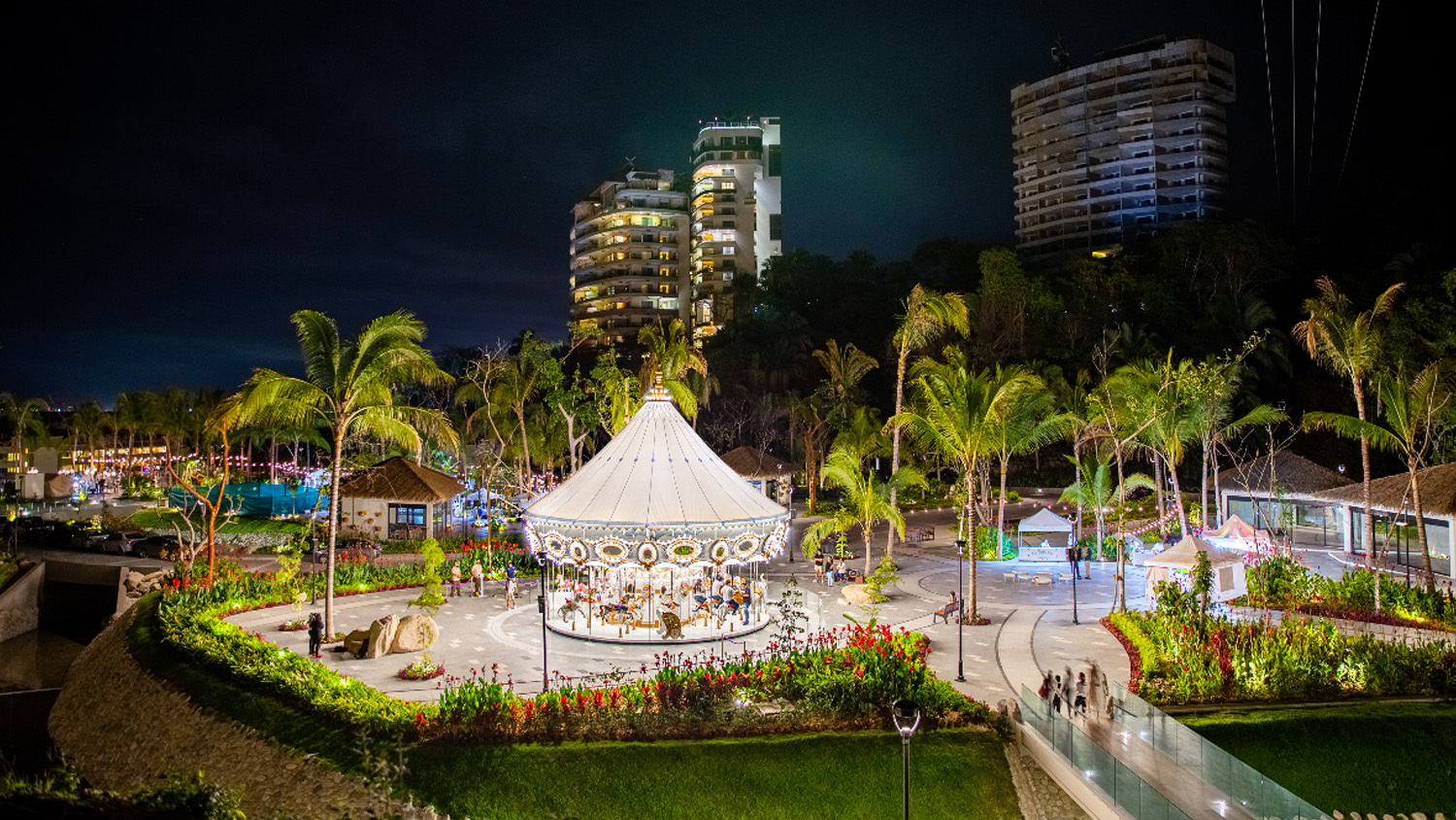 TierraLuna: Entretenimiento y Exclusividad Hacia el Sur de Puerto Vallarta