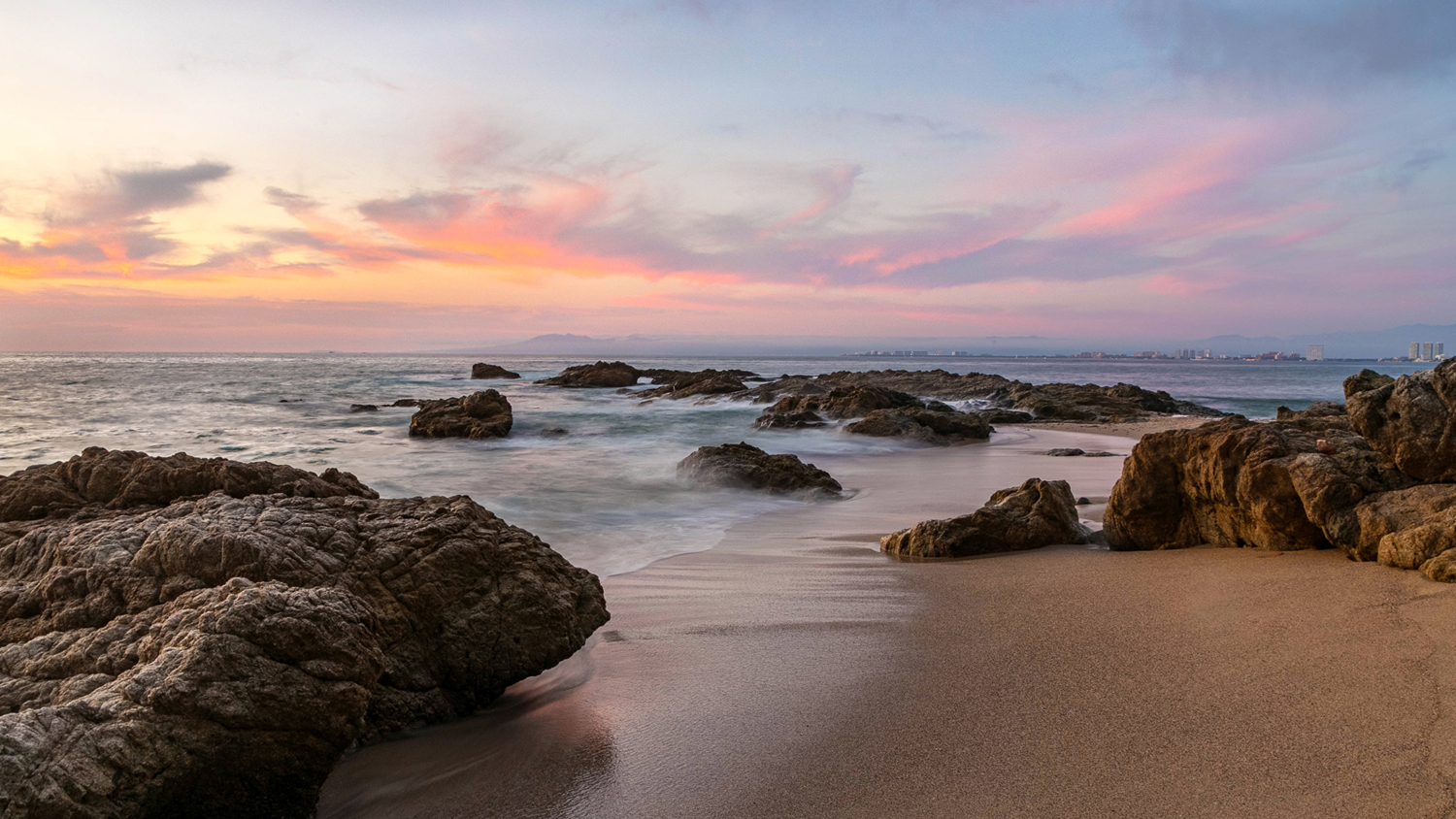 Esenciales de Nuestro Destino: Atardeceres de Ensueño