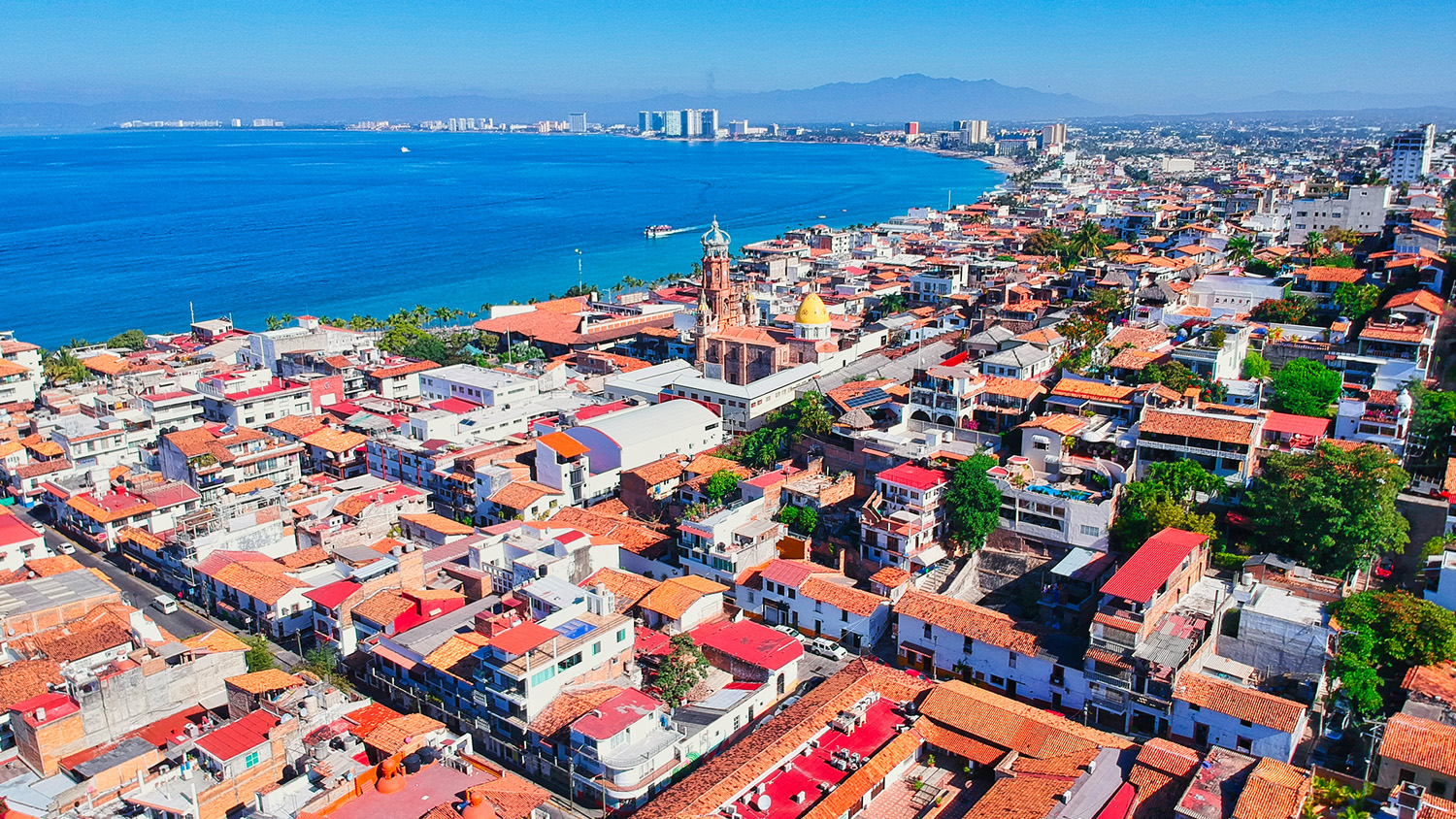 Techos de Teja Color Roja: Un Ícono de Puerto Vallarta