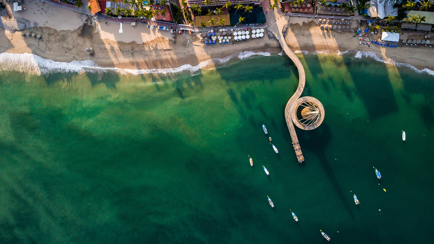 Vista Aérea del Muelle de Playa Los Muertos