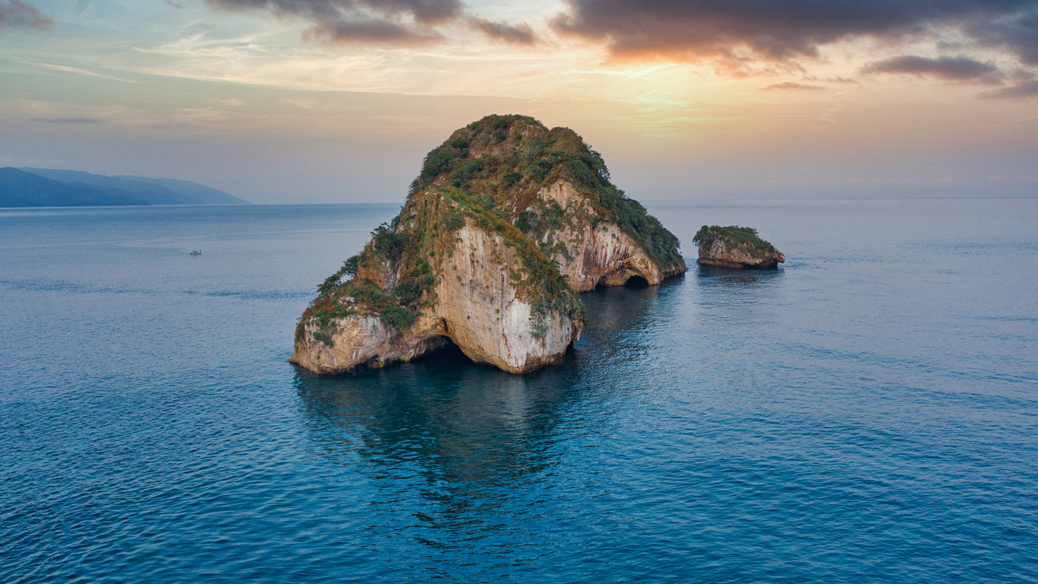 Los Arcos de Mismaloya: Majestuosos e Imponentes
