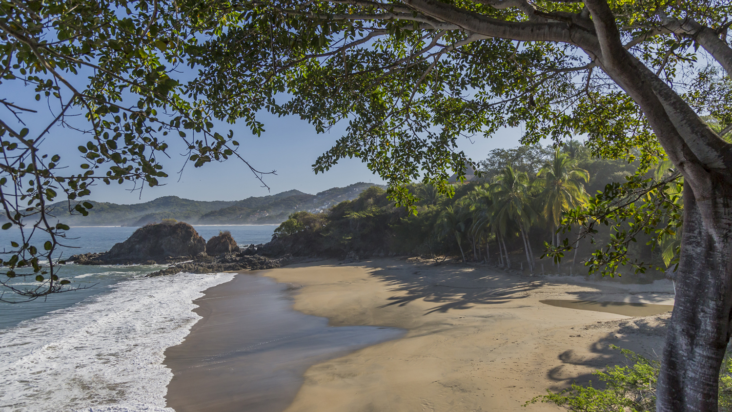 Los Muertos (Sayulita): Una Playa Llena de Misticismo
