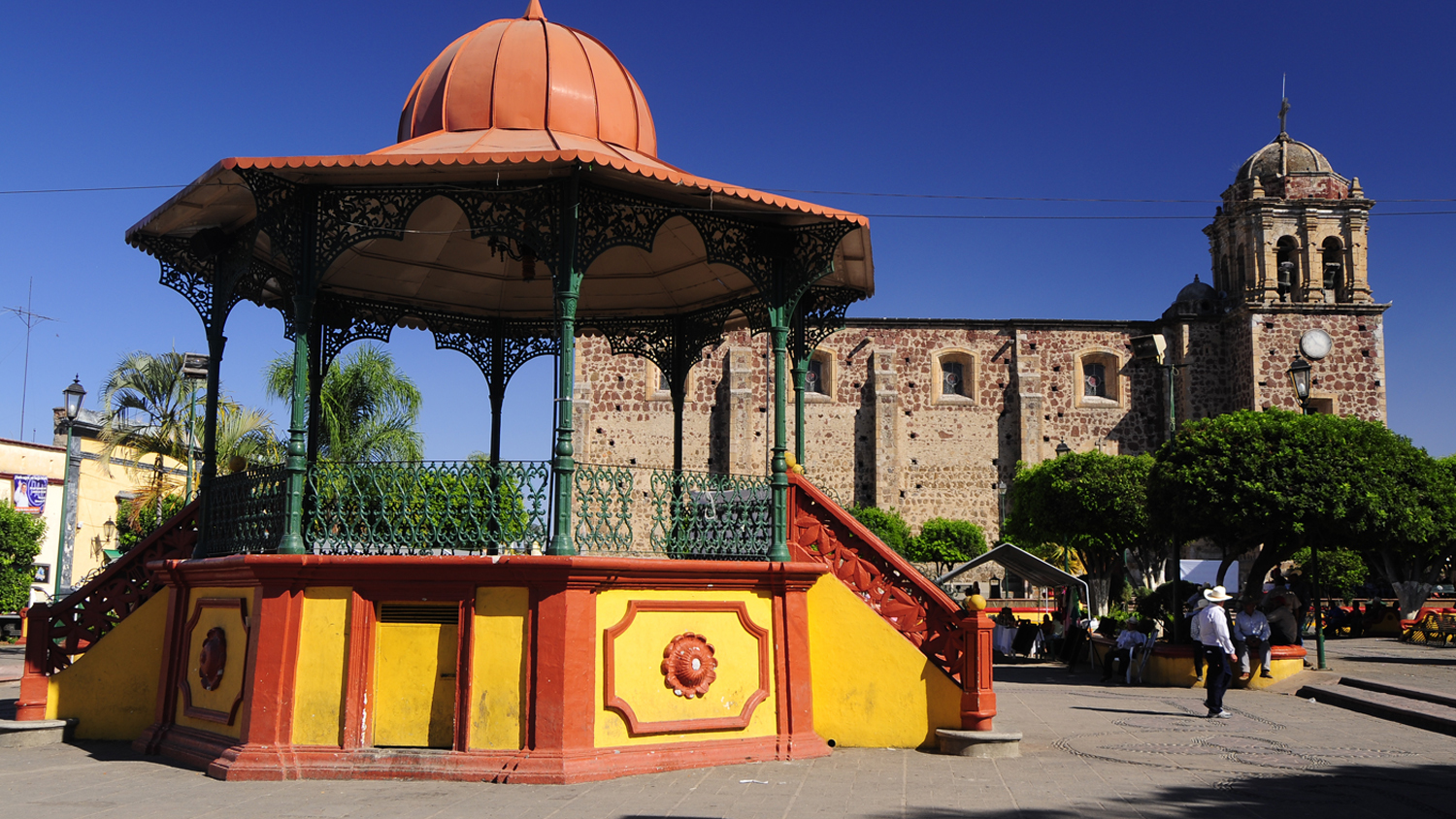 Pueblos Mágicos de Jalisco: Quioscos como Centros Neurálgicos