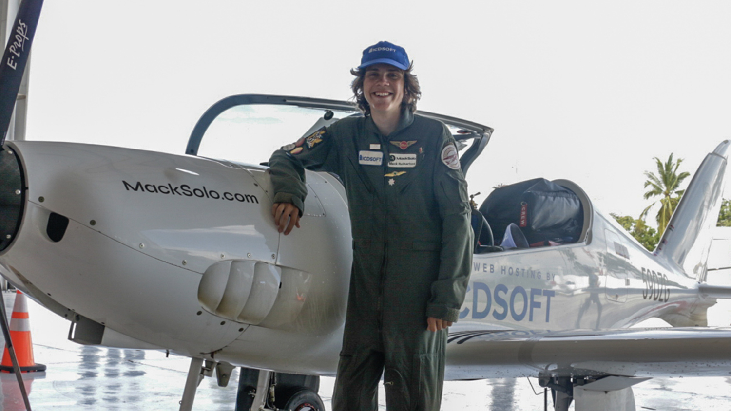 Adolescente que Intenta Romper el Récord Mundial de Vuelo en Solitario Aterriza en Puerto Vallarta