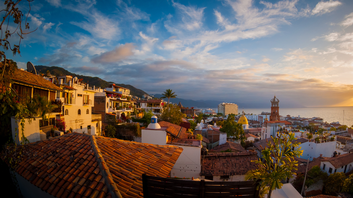 Puerto Vallarta: Una Playa con Sabor a México