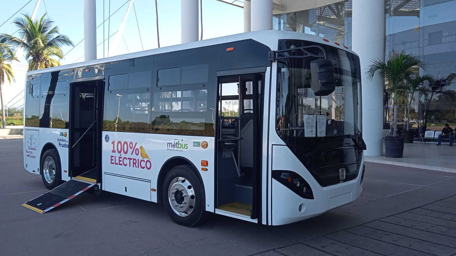 Presentan Autobús Eléctrico en Marina Vallarta