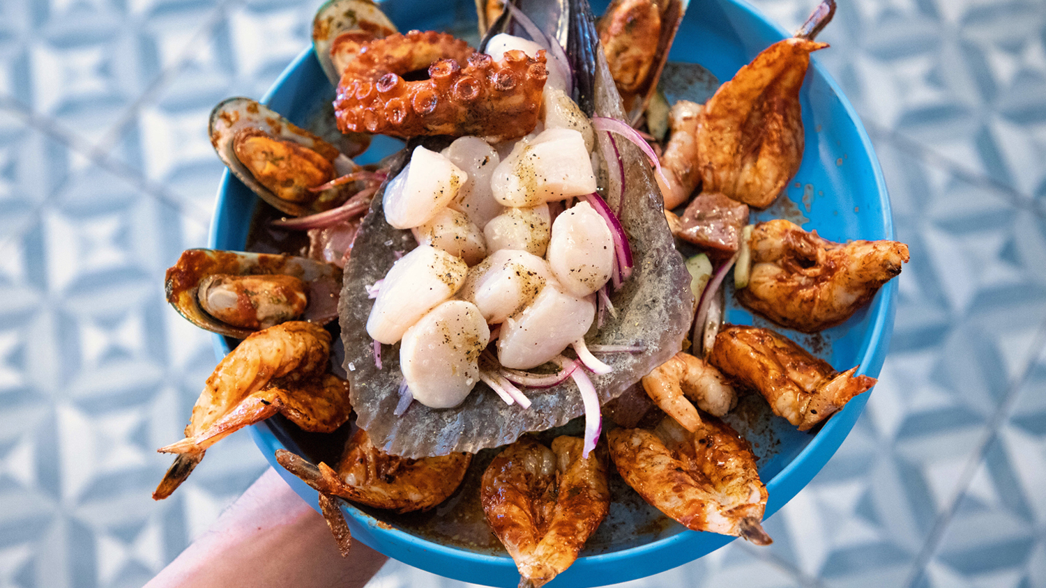Azul · Botanas del Mar: Una Fusión de Sabores Marinos y Mediterráneos