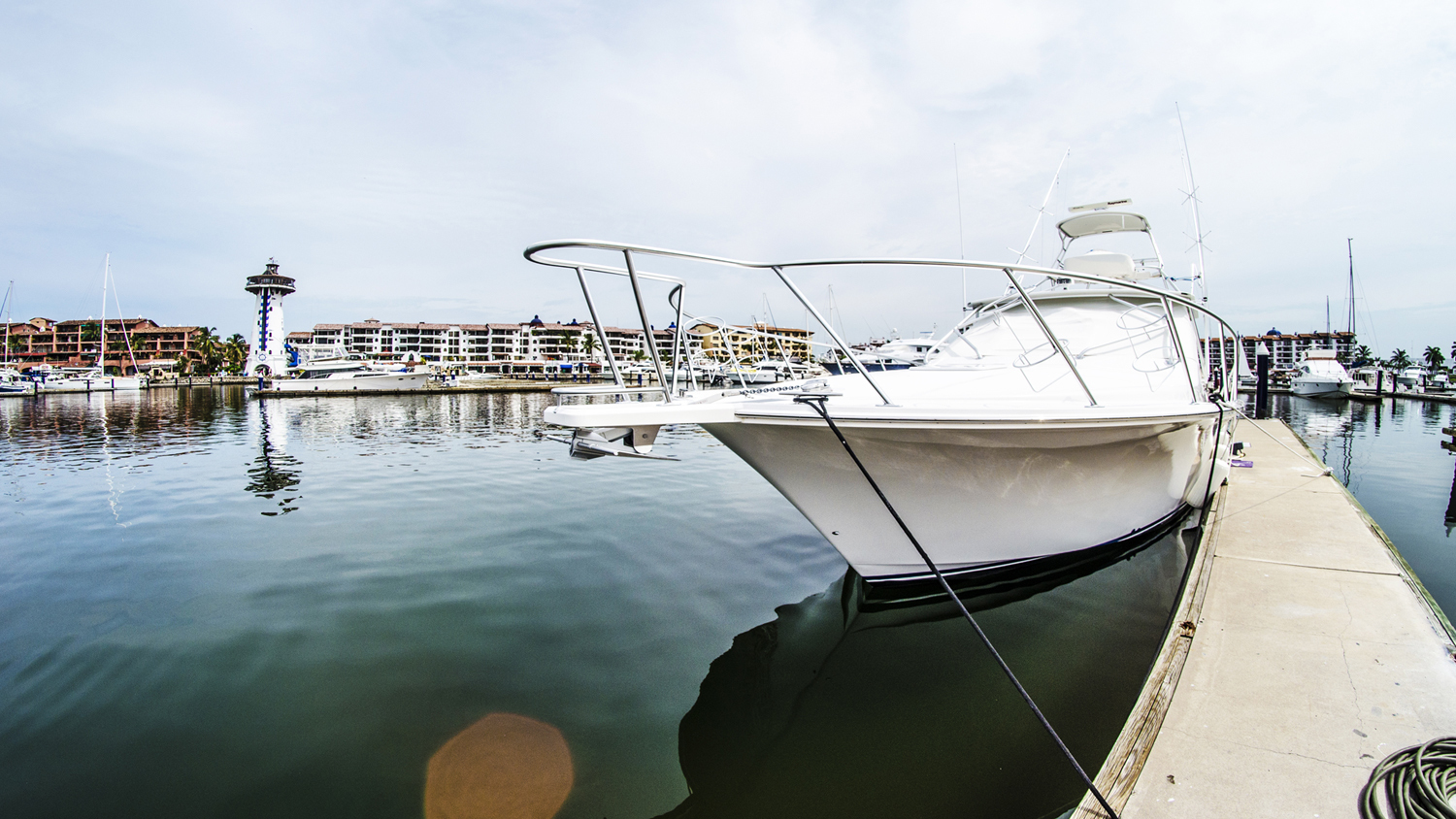 Marina Vallarta: Una Joya Náutica en Puerto Vallarta