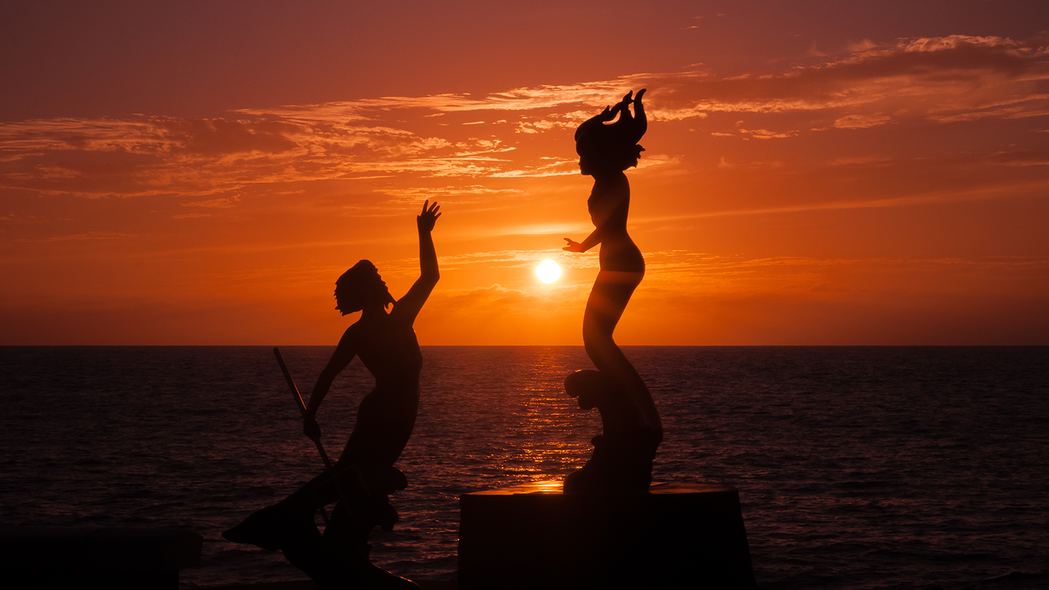Atardeceres de Ensueño en el Malecón de Puerto Vallarta