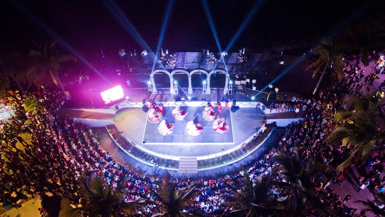 El Anfiteatro de Los Arcos del Malecón: Un Tesoro Cultural de Puerto Vallarta