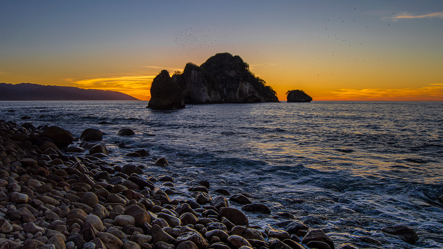 Disfruta de un Atardecer en Los Arcos de Mismaloya