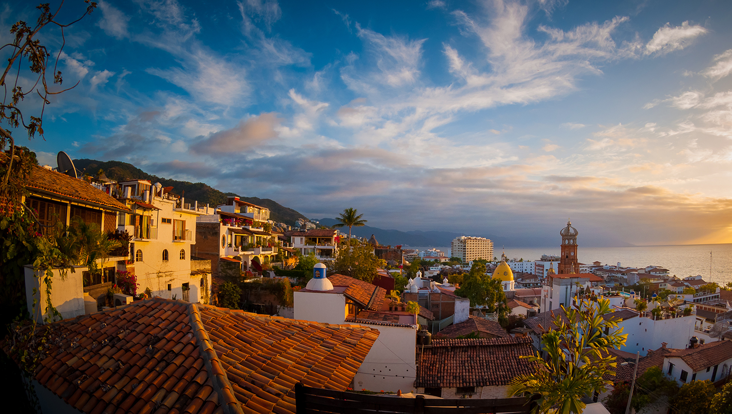 Puerto Vallarta: Juega, Come y Hospédate con Estilo