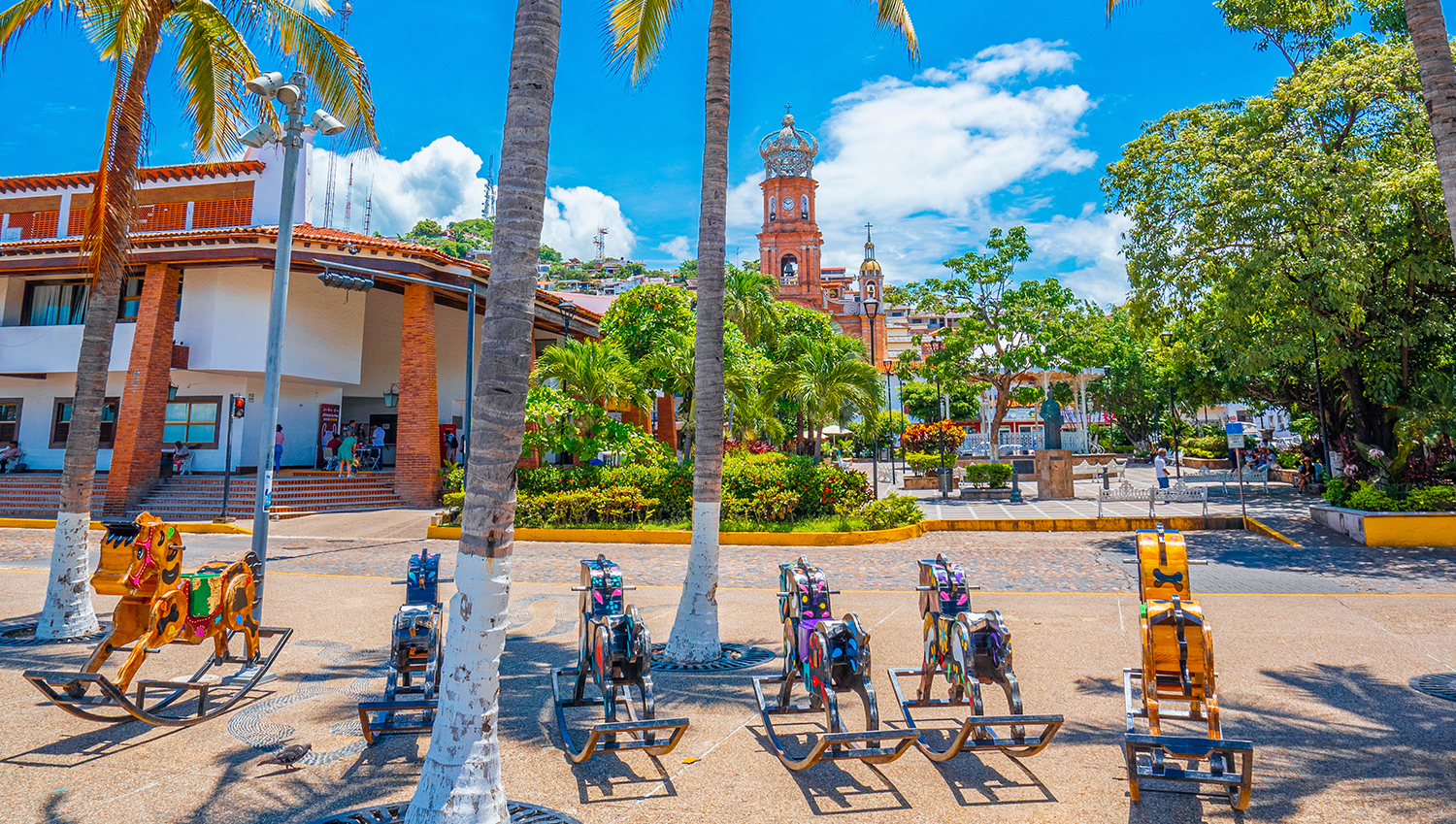 El Encanto del Malecón de Puerto Vallarta al Mediodía