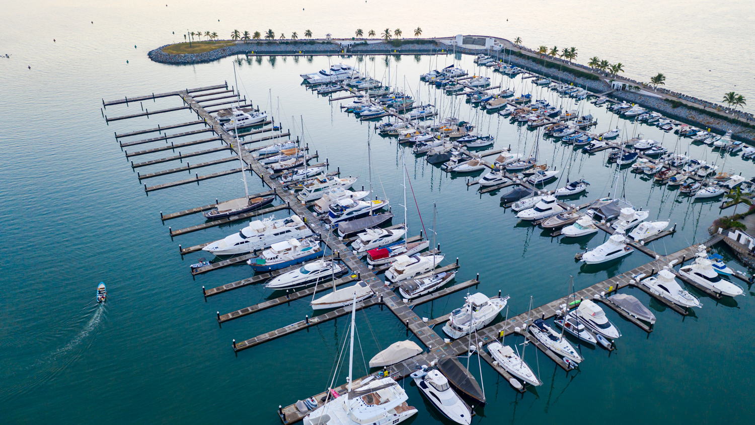 Marina Riviera Nayarit at La Cruz: Un Refugio Náutico de Lujo en el Corazón de la Bahía