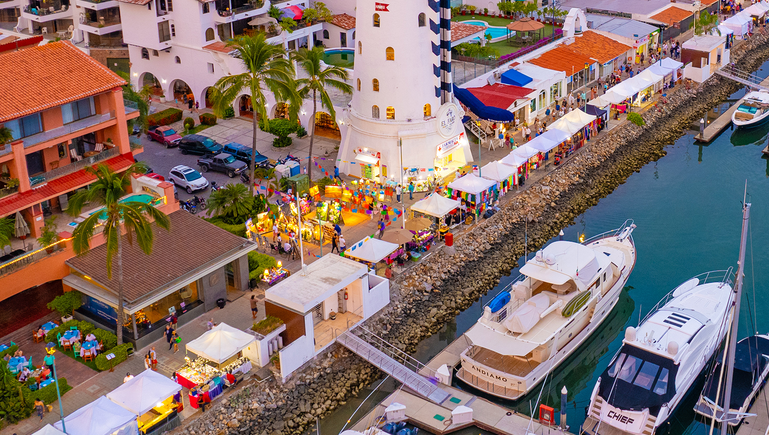 Art & Market Marina Vallarta: Un Imperdible de Temporada en Puerto Vallarta