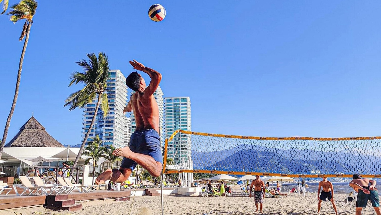 Volleyball de Playa: Energía, Bienestar y Diversión en Puerto Vallarta