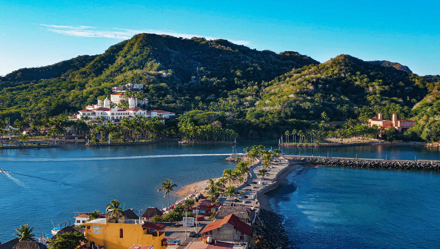 Barra de Navidad: Historia y Tranquilidad en Costalegre