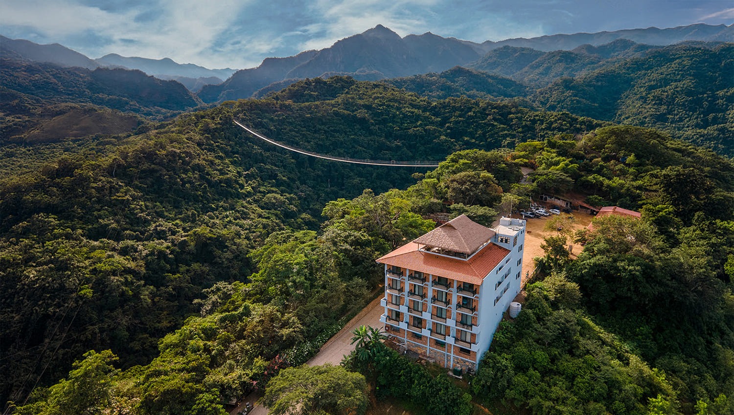 El Jorullo Bridge: Adrenalina Suspendida en las Montañas de PV