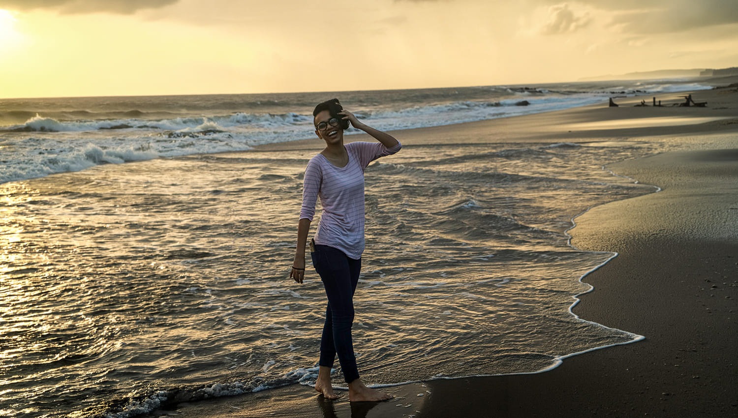 La Magia de la Playa al Atardecer: Caminata sobre la Arena en Vallarta · Nayarit
