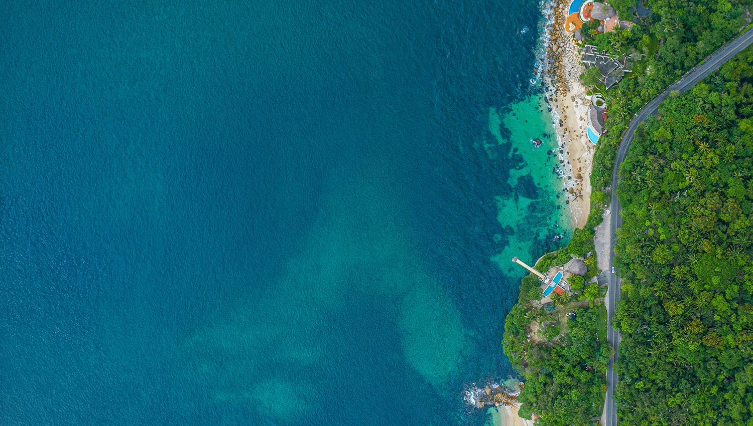 Paredón Beach: The Sierra Madre Between Shades of Blue and Turquoise