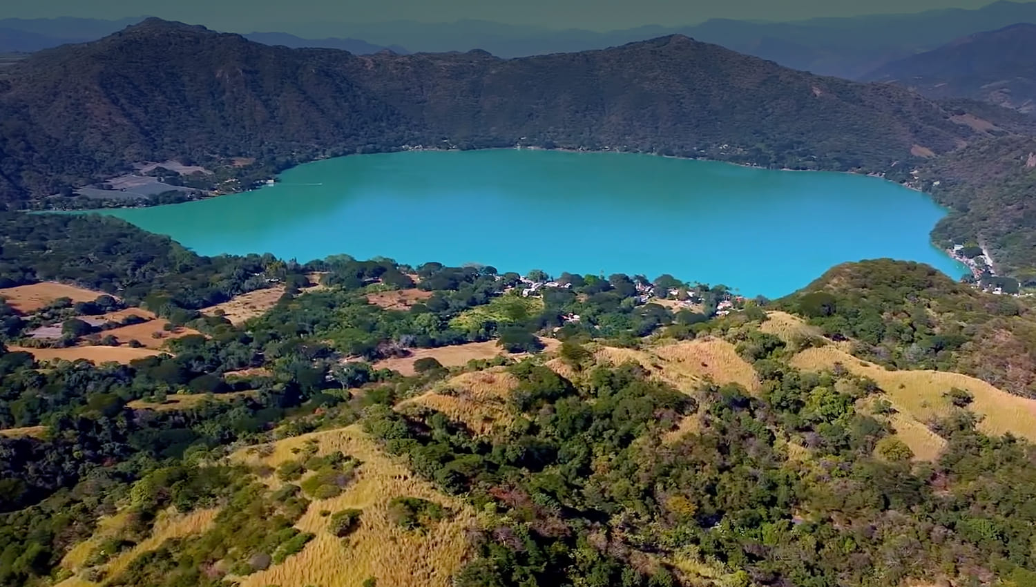 Laguna de Santa María del Oro: Aguas Cambiantes y Antiguas Leyendas