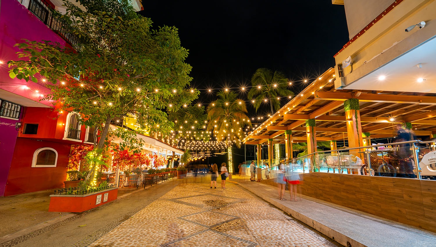 Romantic Zone: The Charm of Exploring Old Town